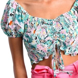 NWOT LILI SIDONIO by Molly Bracken Floral Smocked Short Sleeve sz L Cropped Top